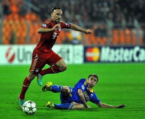BATE Borisov&#039;s Edgar Olekhnovich (R) fights for the ball against Bayern Munich&#039;s Franck Ribery