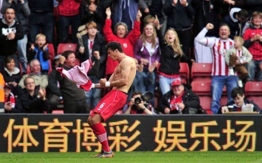 Southampton&#039;s Jose Fonte celebrates scoring