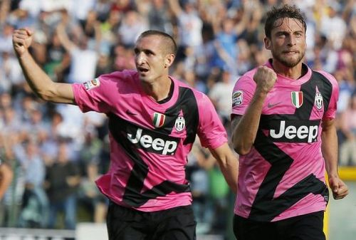 Juventus' Claudio Marechisio (R) celebrates with Giorgio Chiellini