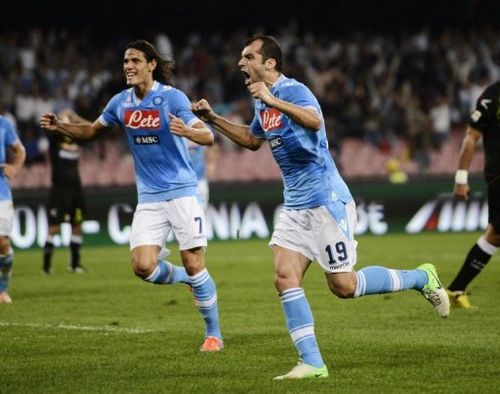 Napoli's Edinson Cavani (L) tops the league scoring charts on six goals