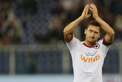 AS Roma&#039;s Francesco Totti applauds supporters