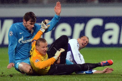 FC Zenit St Petersburg&#039;s Nicolas Lombaerts (L), goalkeeper Vyacheslav Malafeev (C) and RSC Anderlecht&#039;s Milan Jovanovic