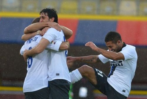 Inter Milan's Diego Milito (C) celebrates scoring