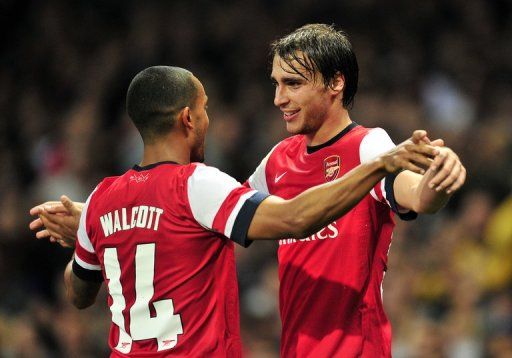 Arsenal&#039;s Ignasi Miquel (R) celebrates scoring a goal with teammate Theo Walcott