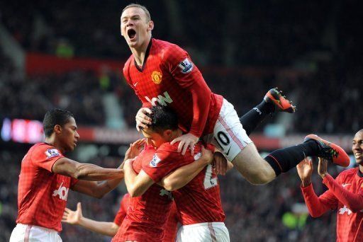 Wayne Rooney celebrates van Persie&#039;s goal