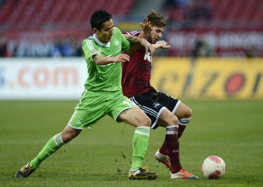 Wolfsburg&#039; midfielder Hakoto Hasebe (L) and Nuremberg&#039;s defender Marvin Plattenhardt fight for the ball