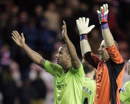 Aston Villa&#039;s goalkeeper Brad Guzan (R) and striker Gabriel Agbonlahor celebrate