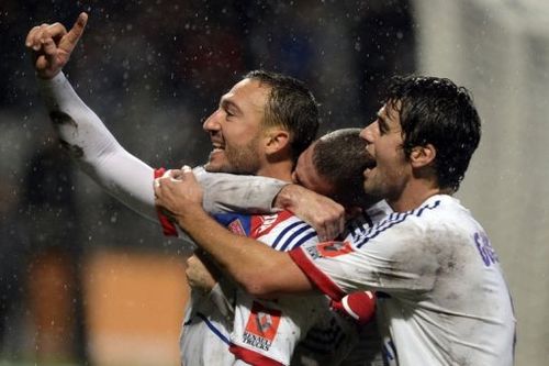 Lyon's Steed Malbranque (L) celebrates with teammates after scoring