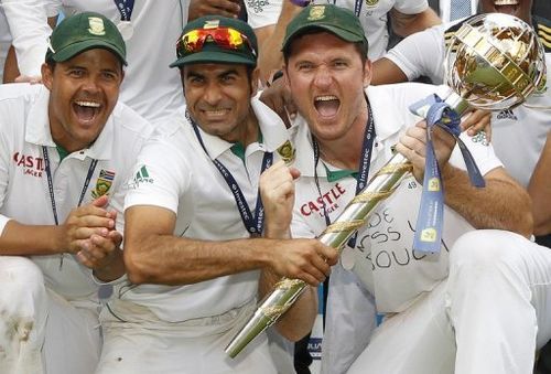 Imran Tahir (centre) has taken 26 Test wickets at an average of 40.9