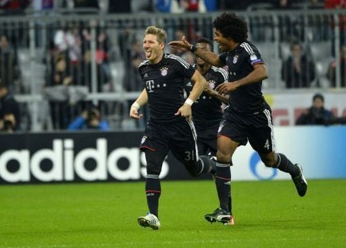 Bayern Munich's Bastian Schweinsteiger (L) celebrates scoring against Lille with his teammate Dante