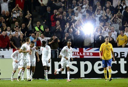 England&#039;s Steven Caulker (3rd L) celebrates with his teammates after scoring