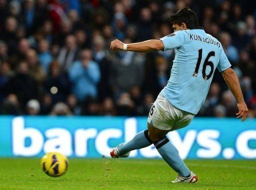 Manchester City&#039;s forward Sergio Aguero scores his team&#039;s second goal