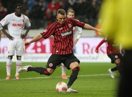 Frankfurt&#039;s Alexander Meier scores by penalty