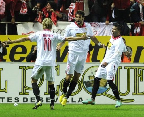 Sevilla's Federico Fazio (C) celebrates with teammates after scoring