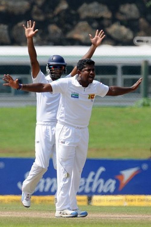 Rangana Herath completed a second successive five-wicket haul Monday to strengthen Sri Lanka's hopes of victory