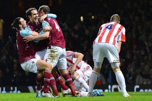 West Ham's Joey O'Brien (2nd L) celebrates after scoring