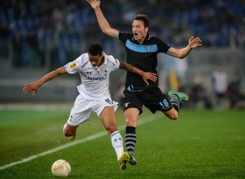 Tottenham Hotspur's English defender Kyle Naughton (L) fights for the ball against Lazio's Czech forward Libor Kozak