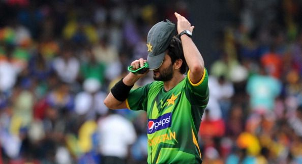 Pakistan cricketer Shahid Afridi adjusts