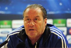 Schalke manager Huub Stevens sacked