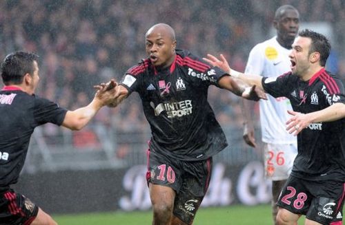 Marseille's Andre Ayew (C) is congratulated by teammates after scoring against Brest, on December 2