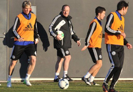 Rafael Benitez (centre) watches a Chelsea training session in Yokohama on December 11, 2012
