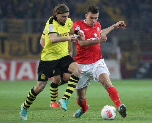 Mainz striker Adam Szalai (R) and Dortmund defender Marcel Schmelzer tussle in the Bundesliga on November 24, 2012