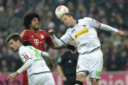 Moenchengladbach&#039;s Havard Nordtveit (L) and Thorben Marx (R) challenge Bayern Munich&#039;s Dante on December 14, 2012