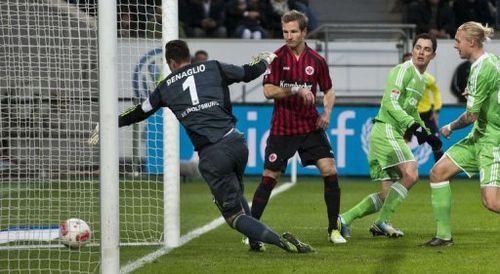 Wolfsburg's goalkeeper Diego Benaglio (L) fails to stop a kick by Frankfurt's Alexander Meier on December 15, 2012