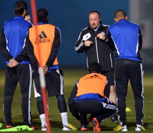 Interim Chelsea boss Rafael Benitez (2nd R) during a training session in Tokyo on December 15, 2012