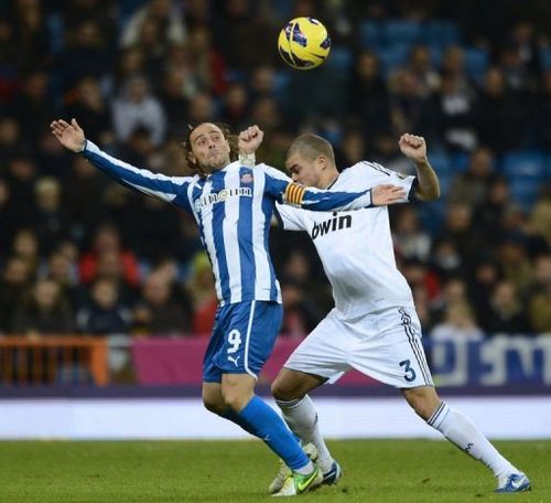 Real Madrid's Portuguese defender Pepe (R) vies with Espanyol's forward Sergio Garcia