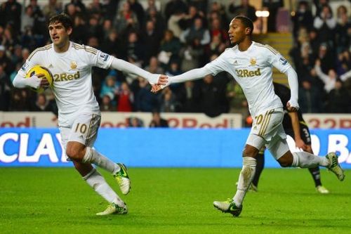 Swansea City midfielder Jonathan de Guzman (R) and Danny Graham at a Premier League match on December 8, 2012