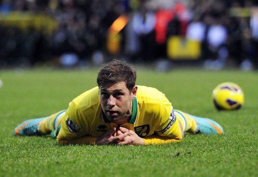 Norwich City&#039;s Grant Holt reacts after being tackled by Chelsea&#039;s David Luiz in Norwich on December 26, 2012