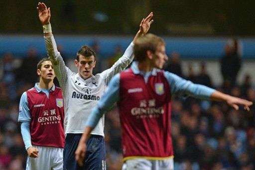 Tottenham Hotspur&#039;s Gareth Bale (2nd L) at Villa Park in Birmingham on December 26, 2012