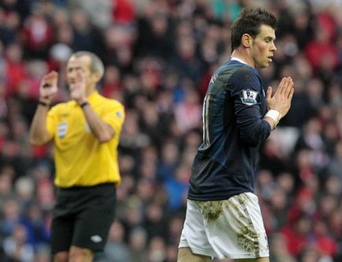 Tottenham's Gareth Bale (R) and referee Martin Atkinson pictured at the Stadium of Light on December 29, 2012