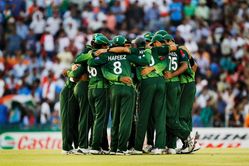 Pakistan cricketers return home to warm welcome