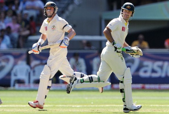 Australian batsmen Ricky Ponting (R) and