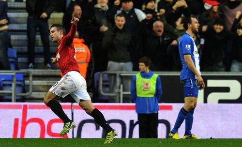 Manchester United's Robin van Persie (L) celebrates scoring at The DW Stadium in Wigan on January 1, 2013