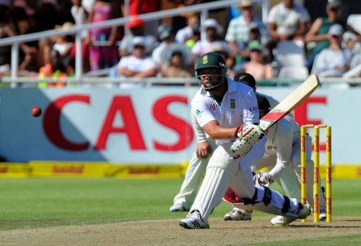 South Africa&#039;s Jacques Kallis lines up a shot in Cape Town at Newlands on January 2, 2013