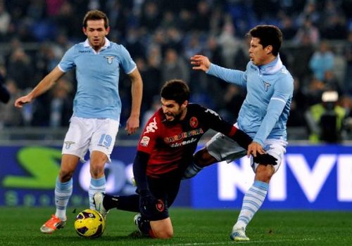 Lazio's Senad Lilic (left) and Anderson Hernanes and Cagliari's defender Luca Rossettini on January 5, 2013 in Rome