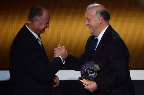 Spain's coach Vicente Del Bosque (R) receives the FIFA Men's Coach of the year award in Zurich on January 7, 2013