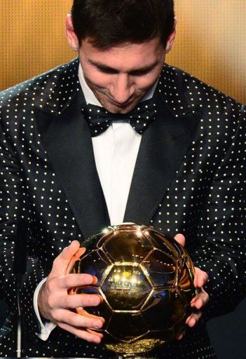 Barcelona&#039;s Lionel Messi holds his trophy in Zurich on January 7, 2013