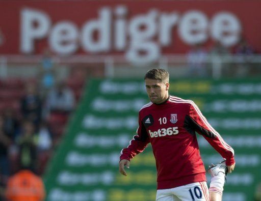 Stoke City&#039;s Michael Owen warms up ahead of a Premier League match in Stoke on September 15, 2012