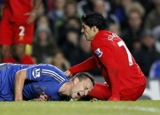 Chelsea&#039;s John Terry screams after being injured in a collision with Liverpool&#039;s Luis Suarez on November 11, 2012