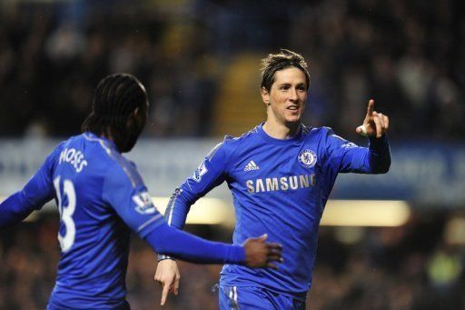 Chelsea&#039;s Fernando Torres (R) celebrates scoring against Aston Villa on December 23, 2012