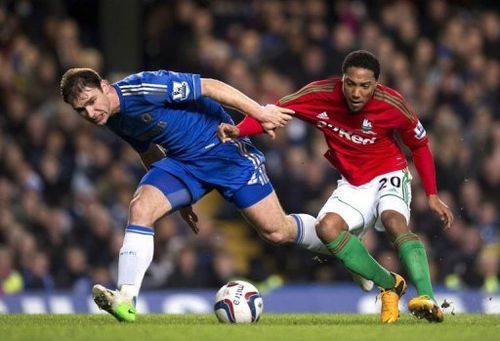 Chelsea's Branislav Ivanovic (L) fights for the ball against Swansea's Jonathan de Guzman in London on January 9, 2013
