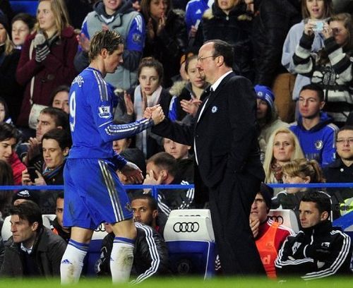 Chelsea's Fernando Torres (L) shakes hands with interim manager Rafael Benitez at Stamford Bridge on January 9, 2013