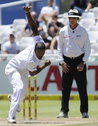 Vernon Philander in action for South Africa in the first Test against New Zealand in Cape Town on January 4, 2013