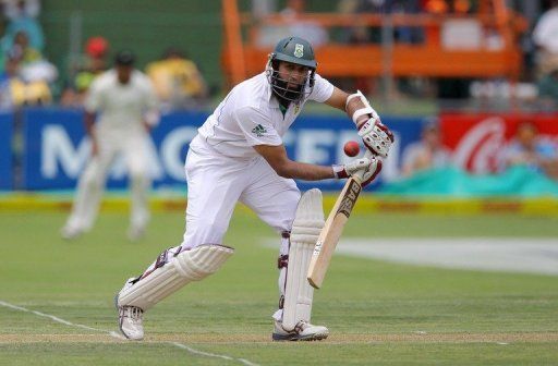 Hashim Amla bats during the final Test against New Zealand at St George&#039;s Park in Port Elizabeth on January 11, 2013