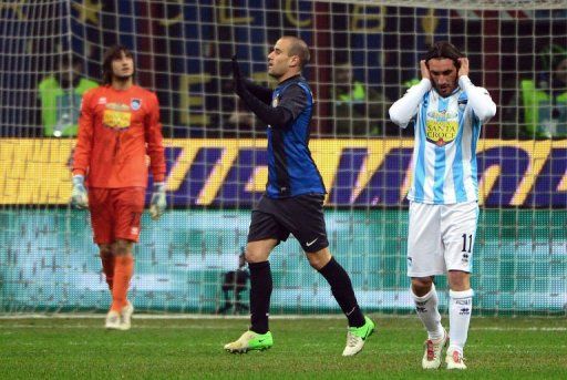 Inter Milan&#039;s forward Rodrigo Sebastian Palacio (C) celebrates after scoring on January 12, 2013 in Milan