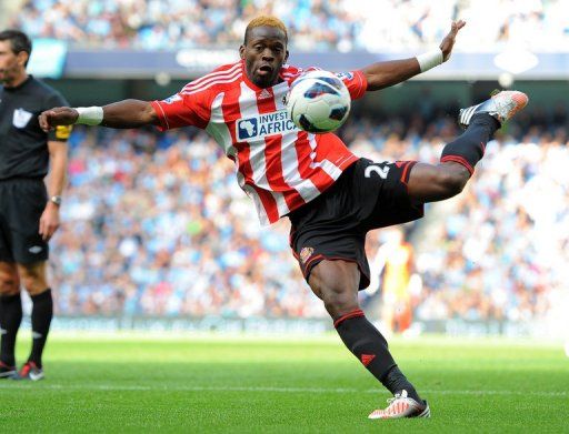 Louis Saha prepares to shoot during Sunderland&#039;s league match against Manchester City on October 6, 2012.